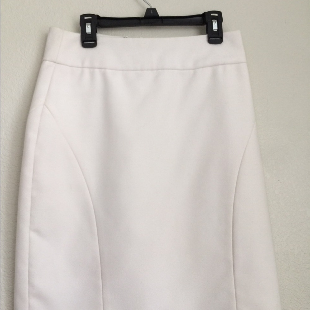 White Banana Republic skirt.